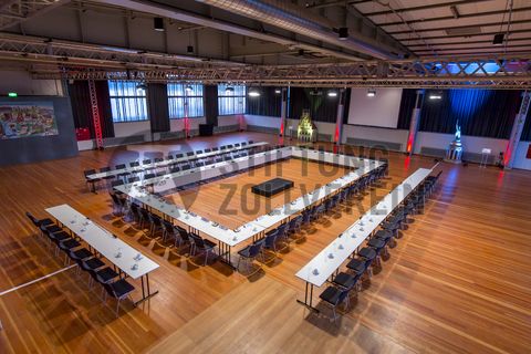Im Foyer und im großen Saal im Obergeschoss der ehemaligen Lesebandhalle finden heute Kongresse, Messen und Konzerte statt. Bis in die 1960er Jahre lasen hier Bergleute an fünf Lesebändern von Hand die großen Gesteinsstücke aus dem Rohkohlegemisch.

Ort: Areal A [Schacht XII], Halle 12 [A12]