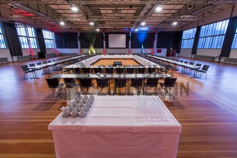 Im Foyer und im großen Saal im Obergeschoss der ehemaligen Lesebandhalle finden heute Kongresse, Messen und Konzerte statt. Bis in die 1960er Jahre lasen hier Bergleute an fünf Lesebändern von Hand die großen Gesteinsstücke aus dem Rohkohlegemisch.

Ort: Areal A [Schacht XII], Halle 12 [A12]