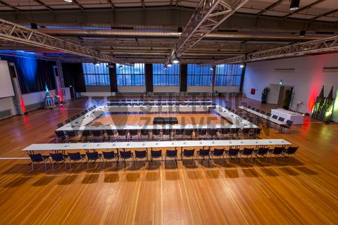 Im Foyer und im großen Saal im Obergeschoss der ehemaligen Lesebandhalle finden heute Kongresse, Messen und Konzerte statt. Bis in die 1960er Jahre lasen hier Bergleute an fünf Lesebändern von Hand die großen Gesteinsstücke aus dem Rohkohlegemisch.

Ort: Areal A [Schacht XII], Halle 12 [A12]