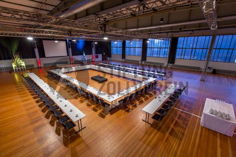 Im Foyer und im großen Saal im Obergeschoss der ehemaligen Lesebandhalle finden heute Kongresse, Messen und Konzerte statt. Bis in die 1960er Jahre lasen hier Bergleute an fünf Lesebändern von Hand die großen Gesteinsstücke aus dem Rohkohlegemisch.

Ort: Areal A [Schacht XII], Halle 12 [A12]