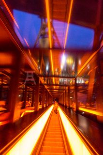 Seit der ersten ExtraSchicht im Jahr 2001 richtet die „Nacht der Industriekultur“ alljährlich ihr Rampenlicht auf die aktuellen und ehemaligen Stätten industrieller Arbeit im Ruhrgebiet. Das UNESCO-Welterbe Zollverein ist seit der ersten Stunde ein wichtiger Spielort für das Veranstaltungshighlight. Die Besucher auf Zollverein erwartet zwischen 18 Uhr und 2 Uhr nachts ein bunter Veranstaltungsmix mit vielen interaktiven Kulturangeboten, Ausstellungen, Musikbeiträgen, Licht- und Kunstinstallationen, Walk Acts und internationalen Straßentheaterinszenierungen. 

Das größte Übertagegebäude auf Zollverein, die Kohlenwäsche [A14], war zu Betriebszeiten eine Riesenmaschine: Täglich wurden dort 23.000 Tonnen Rohkohle sortiert und klassiert. Von 2003 bis 2006 wurde die Kohlenwäsche vom Office for Metropolitan Architecture (OMA) unter Leitung von Rem Koolhaas und dem Essener Büro Böll & Krabel umfassend saniert und für die spätere Nutzung vorbereitet. 

Eine 58 Meter lange Rolltreppe bringt die Besucher heute direkt in das RUHR.VISITORCENTER Essen auf der 24-Meter-Ebene. Die beiden Sonderanfertigungen von ThyssenKrupp Elevator – eine für die Auffahrt, eine für die Abfahrt – orientieren sich an den historischen Bandbrücken. Das Konzept wurde von dem Rotterdamer Office for Metropolitan Architecture (OMA) entwickelt. Eine Fahrt auf einer der beiden höchsten freistehenden Fahrtreppen Deutschlands dauert 90 Sekunden. Highlight: Bei Dunkelheit leuchten die Fahrtreppen orangerot.

Areal A [Schacht XII], Kohlenwäsche [A14]