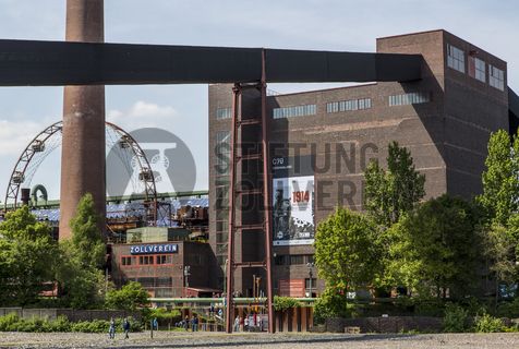 Einer der aufregendsten Orte auf dem Gelände ist die Mischanlage [C70] der Kokerei Zollverein. Umgebaut 1999, eignen sich die Räume seitdem besonders für Veranstaltungen. Früher gelangte die Kohle über Schrägbandbrücken zunächst zur Kopfstation direkt unter dem Dach der viergeschossigen Anlage. Hier wurde sie in Bunkern gelagert und zur Weiterverarbeitung vermengt. Im Erdgeschoss befindet sich die Gastronomie „café & restaurant die kokerei“. Das Gebäude kann heute im Rahmen von Führungen durch den Denkmalpfad ZOLLVEREIN® / Kokerei besichtigt werden und wird als Ausstellungs- und Veranstaltungshalle genutzt.

Die Mischanlage kann für Veranstaltungen angemietet werden. Kontakt: Stiftung Zollverein, Fon +49 201 246 81-355, locations@zollverein.de.

Das Sonnenrad ist ein von dem Architekten und Ausstellungsgestalter Jürg Steiner (geb. 1950) nabenlos konstruiertes Riesenrad mit 14 Gondeln. Besucher erhalten einen Überblick über das Gelände ebenso wie einen Einblick in die aufgeschnittene Koksofenbatterie 9. Das Sonnenrad entstand 1999 anlässlich der Ausstellung 