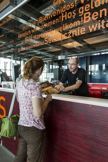 Das größte Übertagegebäude auf Zollverein, die Kohlenwäsche [A14], war zu Betriebszeiten eine Riesenmaschine: Täglich wurden dort 23.000 Tonnen Rohkohle sortiert und klassiert. Von 2003 bis 2006 wurde die Kohlenwäsche vom Office for Metropolitan Architecture (OMA) unter Leitung von Rem Koolhaas und dem Essener Büro Böll & Krabel umfassend saniert und für die spätere Nutzung vorbereitet. 

Eine 58 Meter lange Rolltreppe bringt die Besucher heute direkt in das RUHR.VISITORCENTER Essen auf der 24-Meter-Ebene. 2010 eröffnete das Ruhr Museum in der Kohlenwäsche, das in drei Etagen eine Dauerausstellung zu den Kategorien Gegenwart – Gedächtnis – Geschichte präsentiert. Die oberen Etagen gehören mit den authentisch erhaltenen Übertageanlagen zum Denkmalpfad ZOLLVEREIN®. Auf dem Dach der Kohlenwäsche sind zwei Aussichtsplattformen installiert, die einen Rundblick auf das Gelände und die Region bieten. Das Portal der Industriekultur informiert über industriekulturelle Angebote im Ruhrgebiet und in Nordrhein-Westfalen.

Areal A [Schacht XII], Kohlenwäsche [A14]