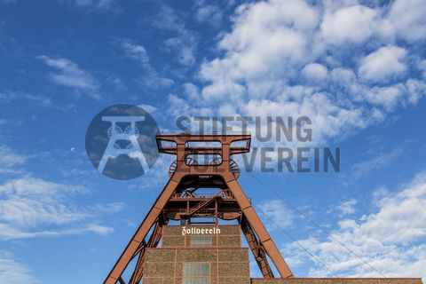 Das 55 Meter hohe Doppelbock-Fördergerüst [A1] ist das Wahrzeichen des UNESCO-Welterbe Zollverein, der Stadt Essen und des gesamten Ruhrgebiets.

Areal A [Schacht XII], Fördergerüst [A1]