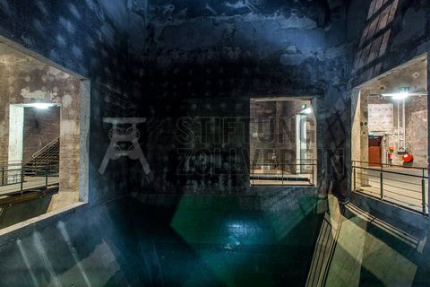 Die Mischanlage [C70] ist eins der größten Gebäude auf der Kokerei Zollverein und beeindruckt im Inneren mit spektakulären Raumsituationen. Das Gebäude ist Teil des Denkmalpfads ZOLLVEREIN® und kann im Rahmen von Führungen besichtigt werden. Die Mischanlage wird als Eventlocation temporär für Ausstellungen und Veranstaltungen genutzt. Zudem befindet sich dort das Café & Restaurant „die kokerei“.

Die Mischanlage kann für Veranstaltungen angemietet werden. Kontakt: Stiftung Zollverein, Fon +49 201 246 81-355, locations@zollverein.de.

Areal C [Kokerei], Mischanlage [C70]