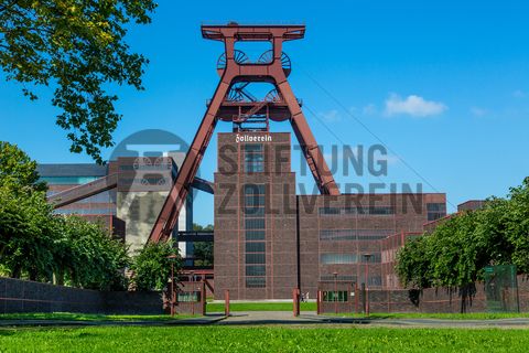 Das 55 Meter hohe Doppelbock-Fördergerüst [A1] ist das Wahrzeichen des UNESCO-Welterbe Zollverein, der Stadt Essen und des gesamten Ruhrgebiets.

Areal A [Schacht XII], Fördergerüst [A1]