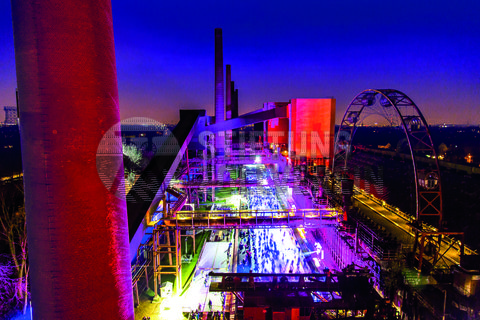 Im Winter verwandelt sich das große Wasserbecken am ehemaligen Druckmaschinengleis [C74] auf der Kokerei Zollverein in die 150 Meter lange ZOLLVEREIN® Eisbahn, die zum Schlittschuhlaufen in faszinierender Atmosphäre einlädt. Die von Anfang Dezember bis Anfang Januar geöffnet Eisbahn lockte in den drei Saisonjahren 2013/14 bis 2015/16 jeweils mehr als 30.000 Besucher an.

Allabendlich wird die Fläche mit der Installation „Monochromatic Red and Blue“ (1999) von Jonathan Speirs und Mark Major zu einem beeindruckenden Lichtkunstwerk. Seit Dezember 2014 gehört zur Eisbahn eine separate Fläche zum Eisstockschießen.

Areal C [Kokerei], Druckmaschinengleis [C74]